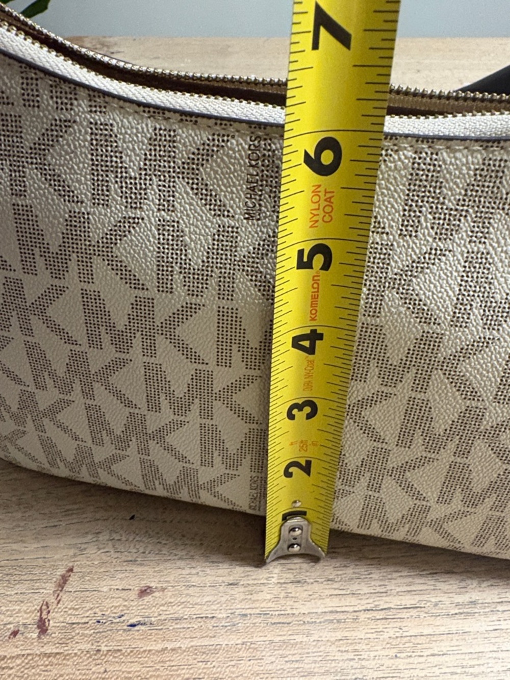 Michael Kors Cream and Brown Signature Shoulder Bag - Picture 12 of 13